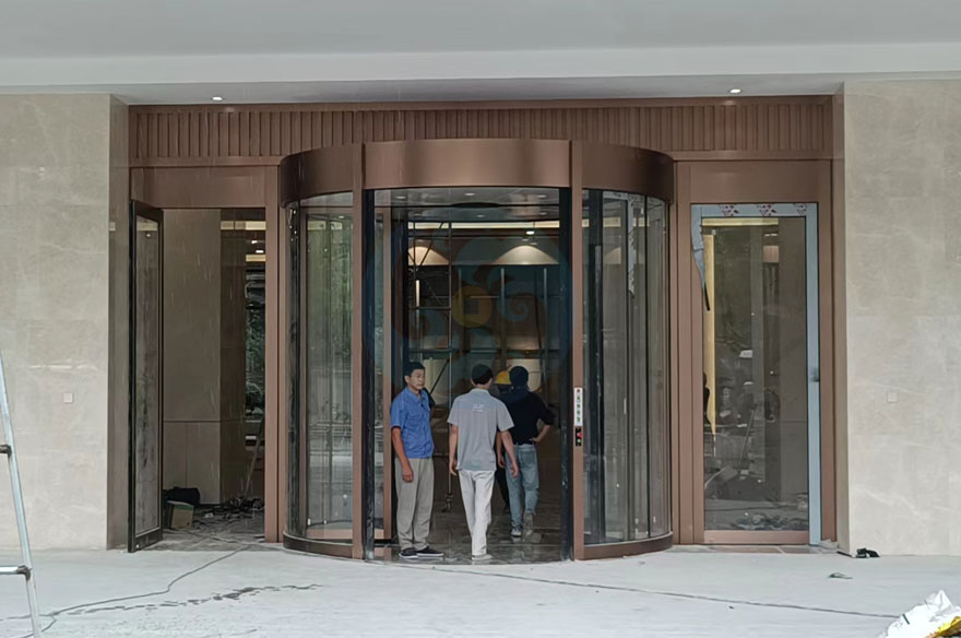 兩翼旋轉(zhuǎn)門